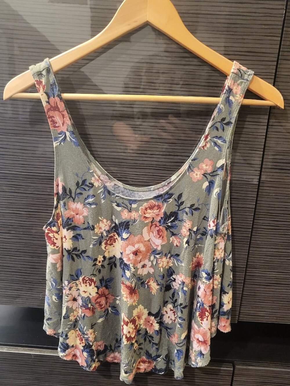 Green floral crop tank